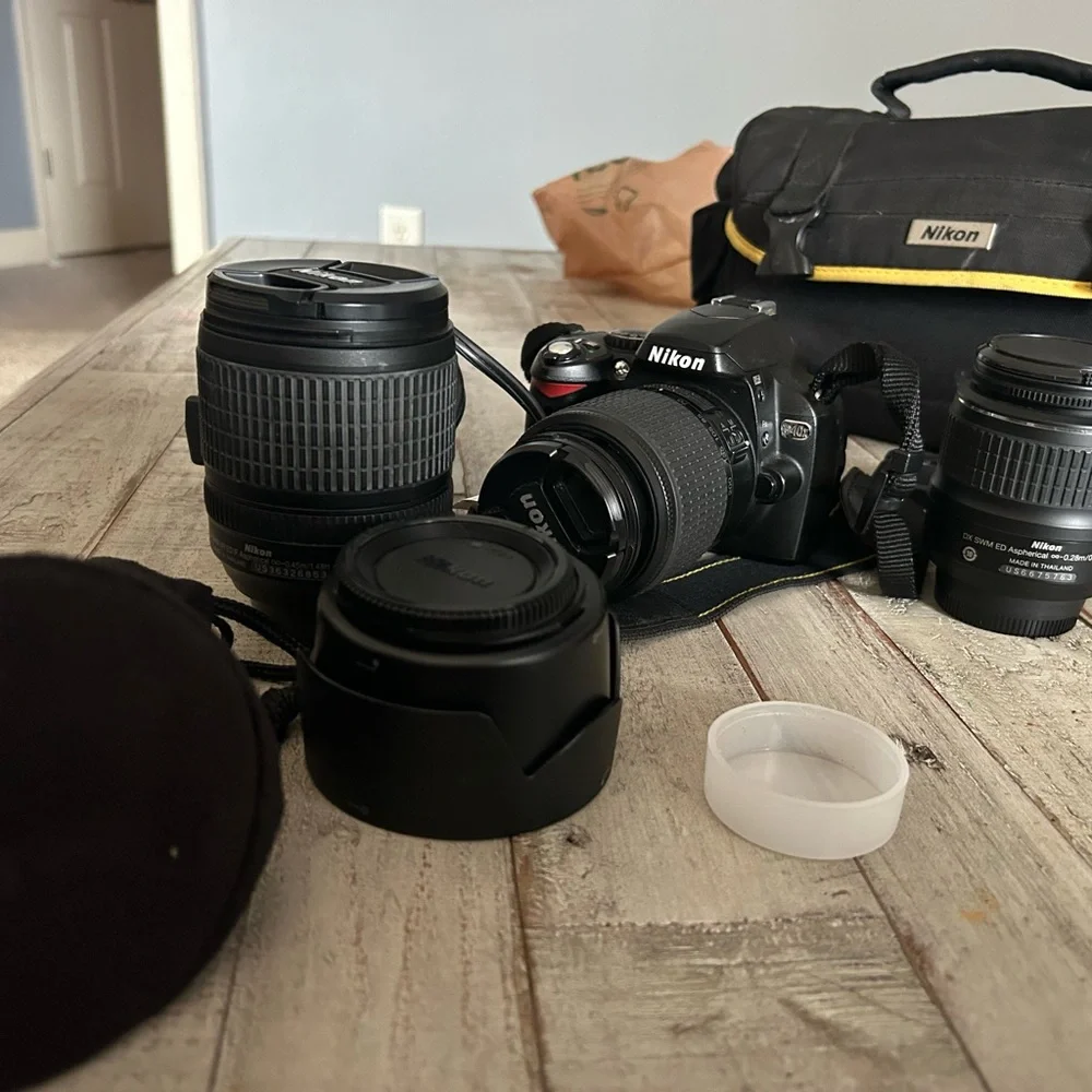 This is a D40x with 3 great lens